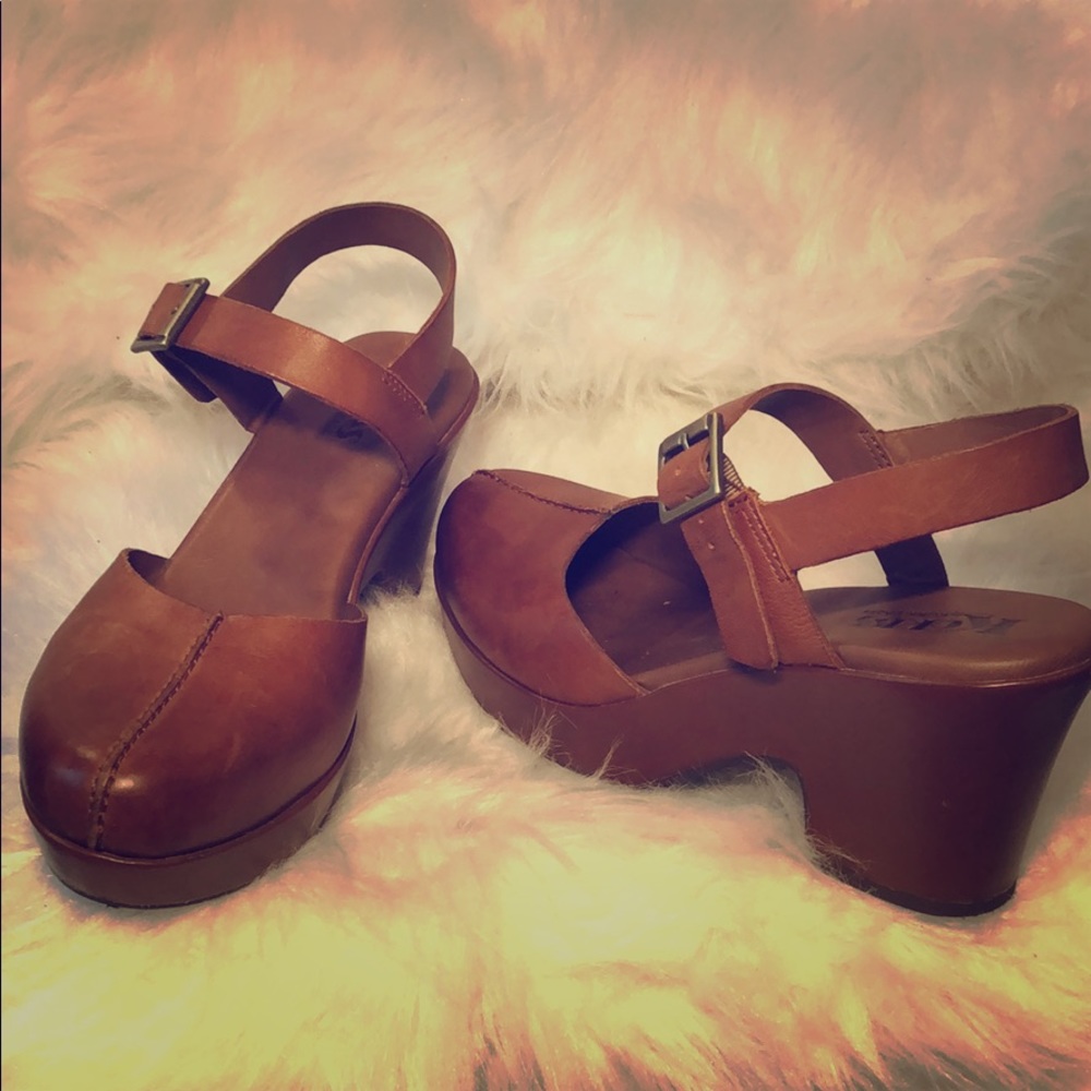 Korks 3 inch heels with buckle strap